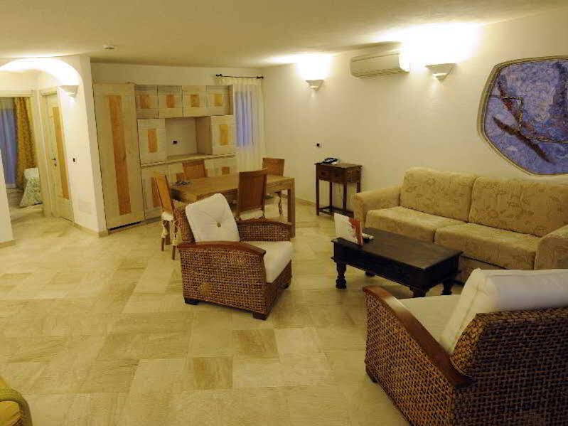 Residence Living Poltu Quatu Арцакена Экстерьер фото